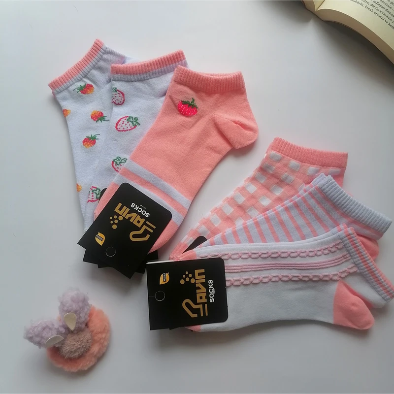 جوراب زنانه پاوین مدل توت فرنگی مجموعه 6 عددی